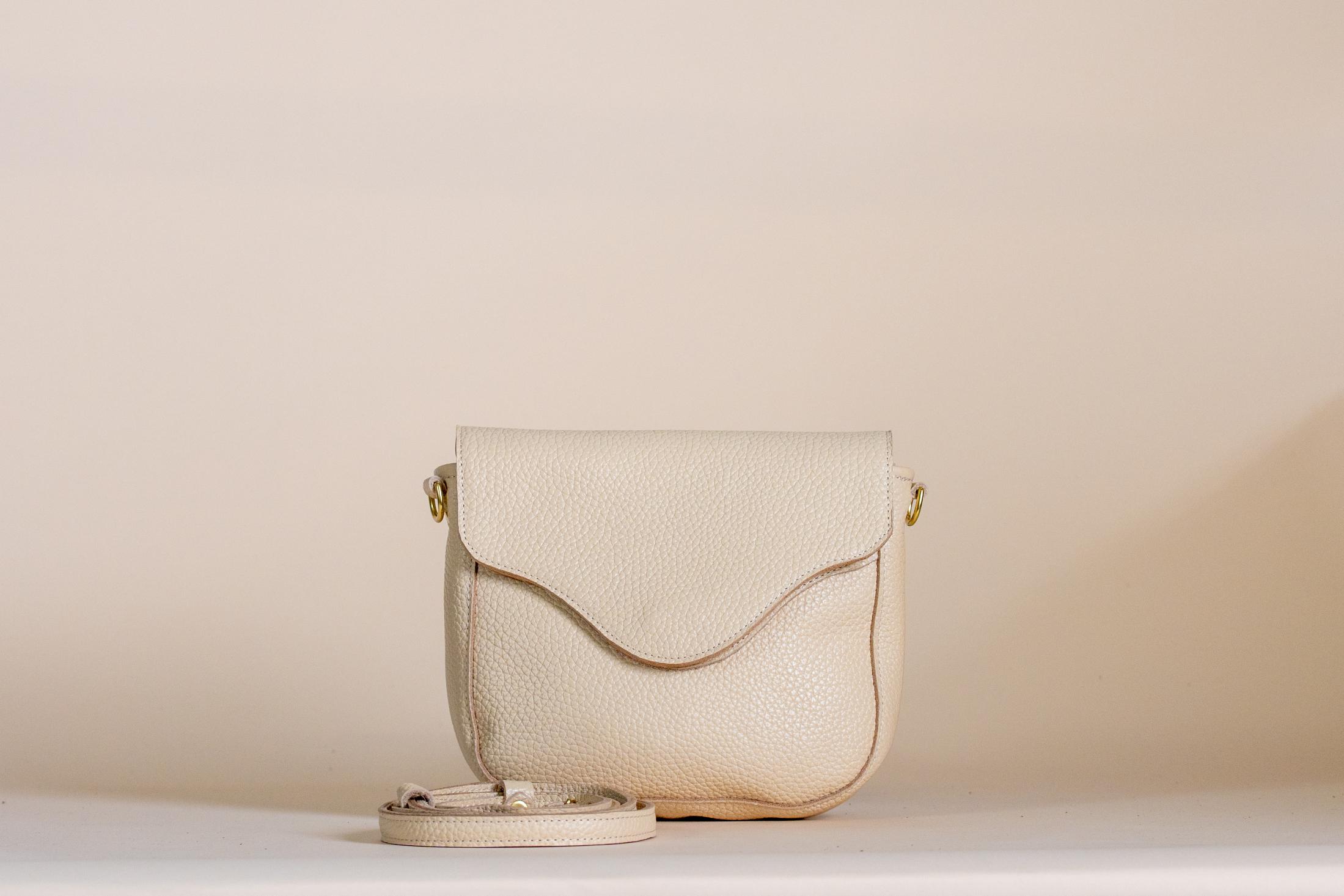 The Shelly Crossbody in cream leather